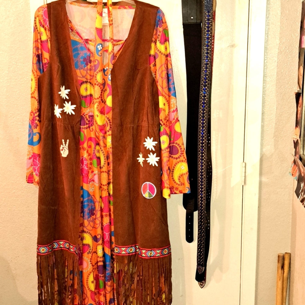 COPY 3 For 45$ - A 3 piece 70's hippie costume . NWOT